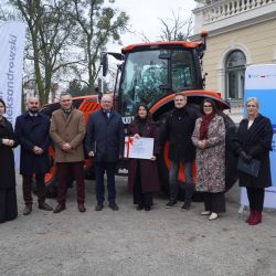 2025-11-20 Uroczyste przekazanie ciągnika w Aleksandrowie Kujawskim (9)