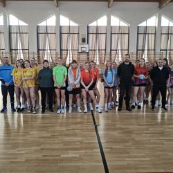 na zdjęciu zwycięskie drużyny