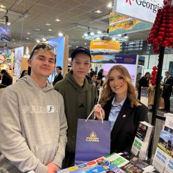 uczniowie z ZS CKU w Gronowie na targach ITB Berlin 2025