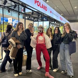 uczennice z ZS CKU w Gronowie na targach ITB Berlin 2025