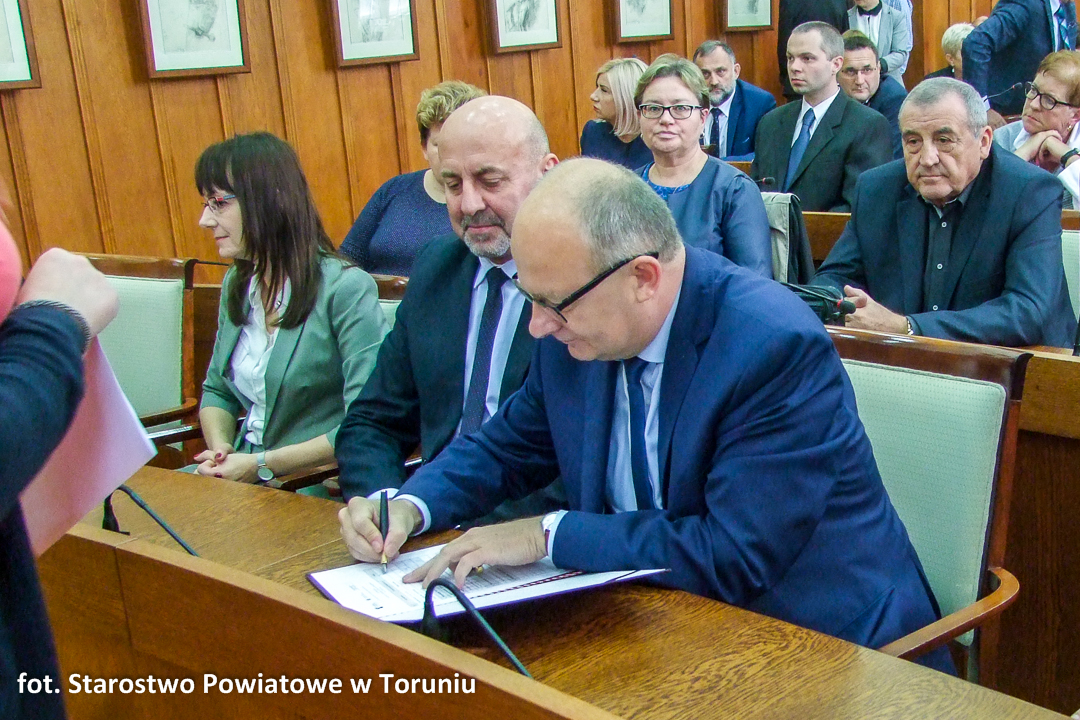 Mamy kolejne umowy o dofinansowanie budowy ścieżek rowerowych w powiecie toruńskim!
