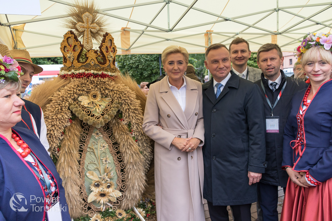 Dożynki Prezydenckie: wieniec ze Strużala w dożynkowym korowodzie