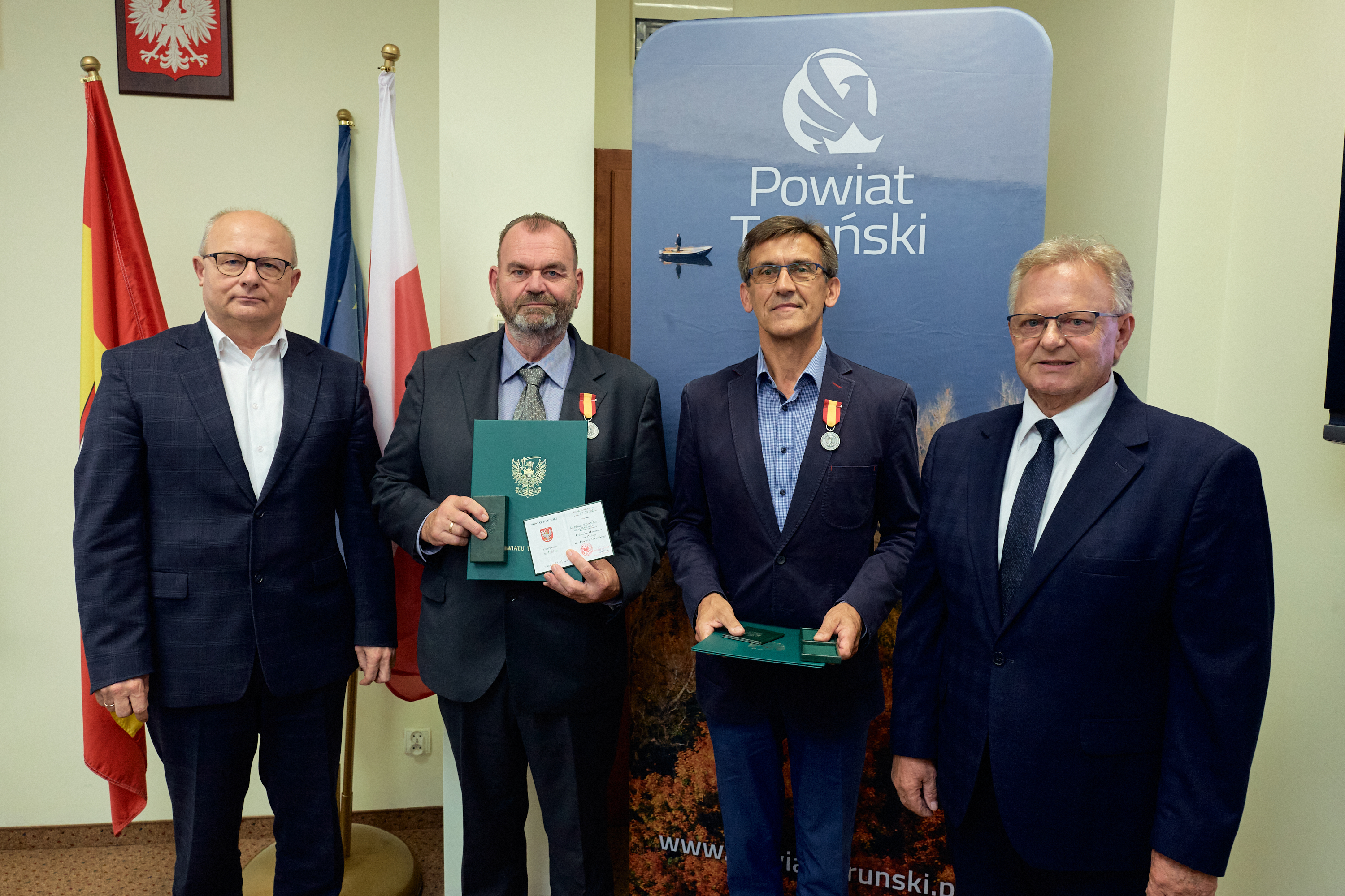 Odznaki Honorowe za Zasługi dla Powiatu dla Jarosława Kilińskiego i Wiesława Stanisława Modrzejewskiego