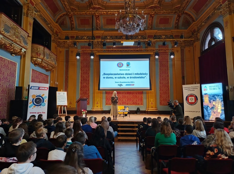 Seminarium „Bezpieczeństwo dzieci i młodzieży w domu, w szkole, w środowisku”