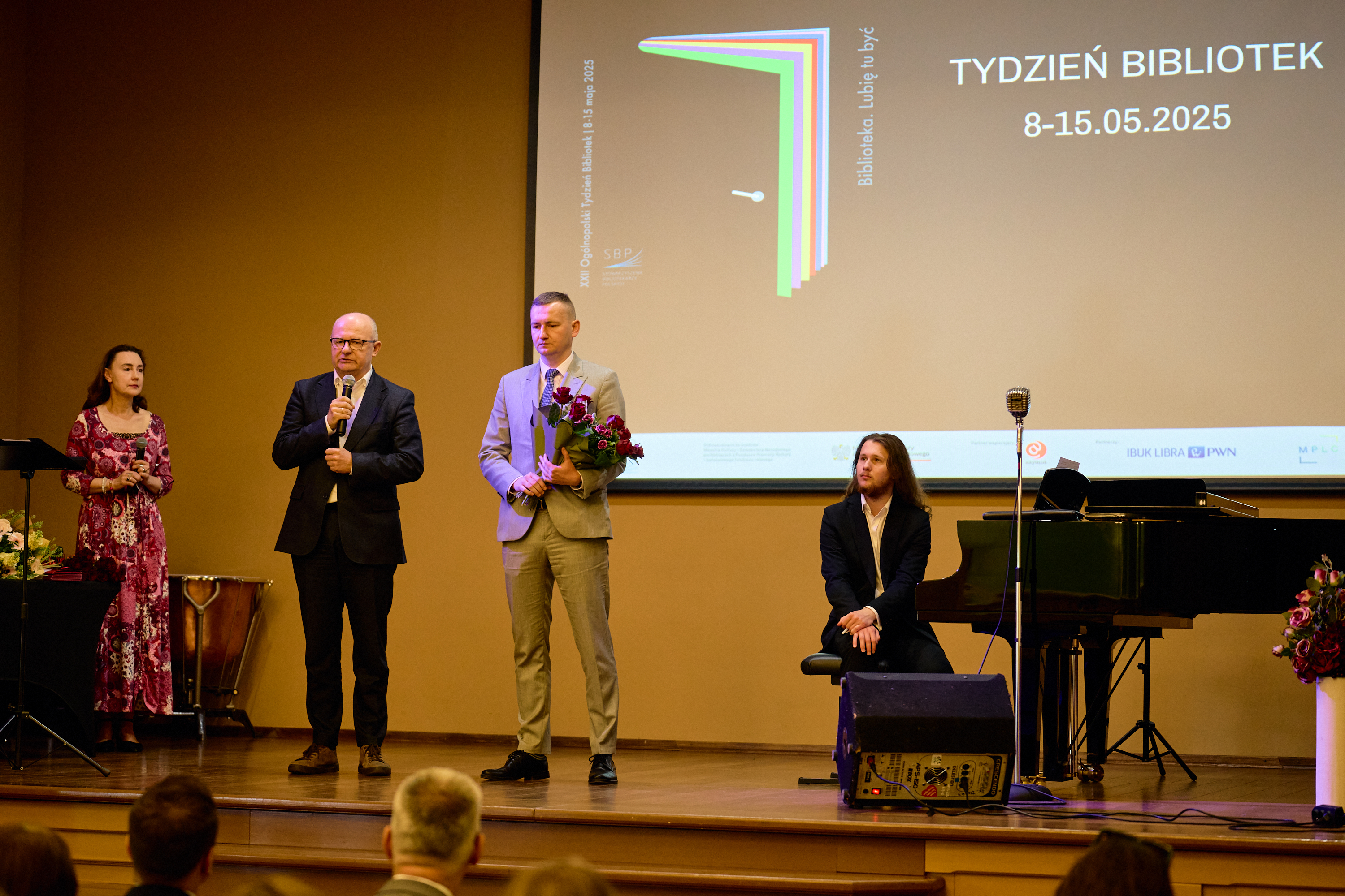 Powiatowy Dzień Bibliotekarza – uroczystość pełna pasji i kultury