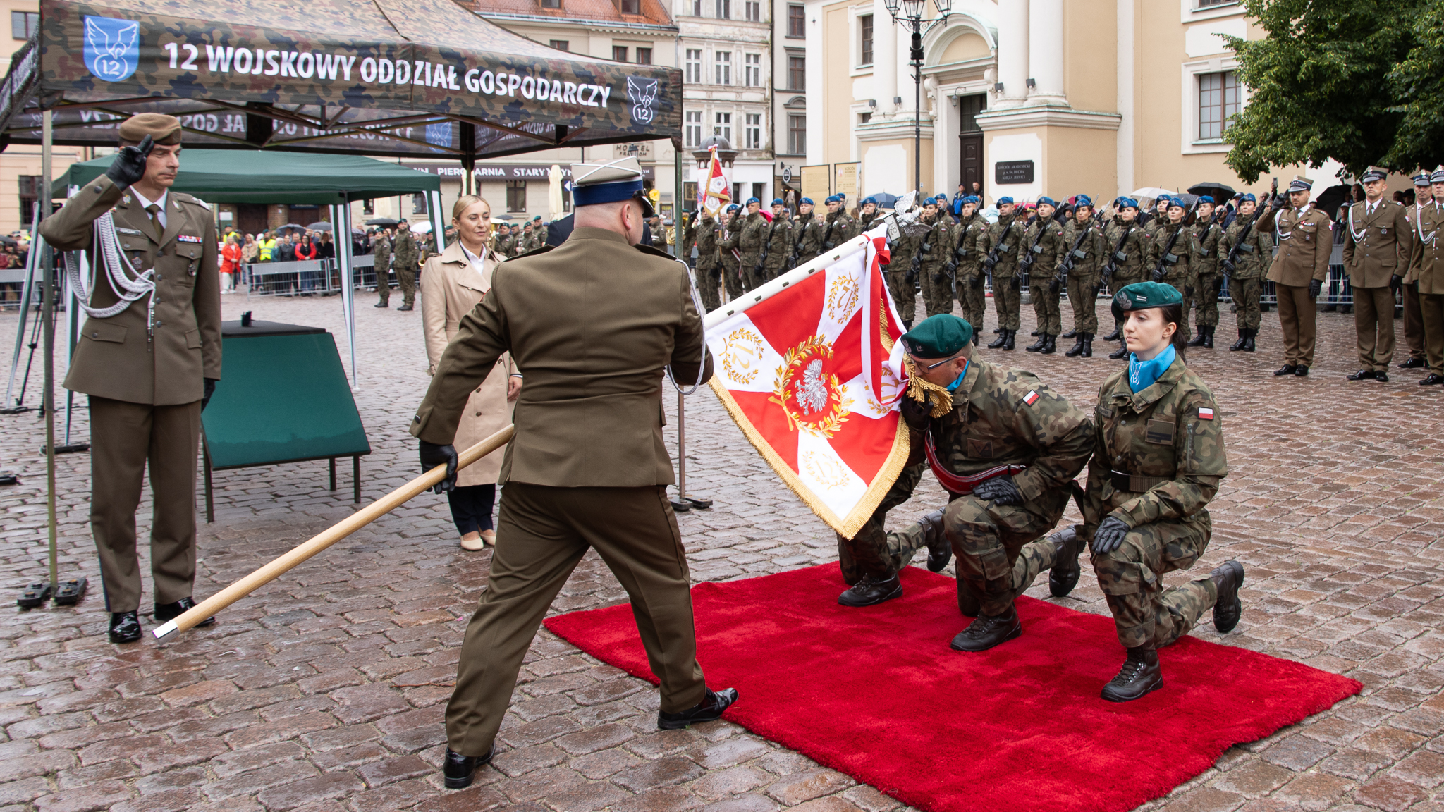 Historyczny moment dla 12. Wojskowego Oddziału Gospodarczego: Toruńscy logistycy otrzymali swój sztandar